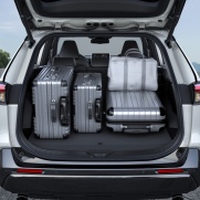 Pojemność bagażnika: 490 litr&oacute;w
System wyjmowanej podw&oacute;jnej podłogi