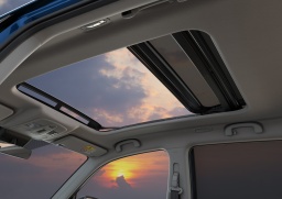 Panoramiczne okno dachowe
Dostępne w wersji Elegance Sun
