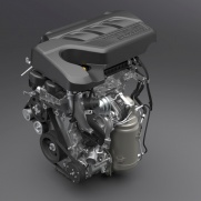 Oszczędny i dynamiczny silnik BOOSTERJET w wersji mild hybrid
Niskie zużycie paliwa od 4,2 l/100km
