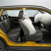 Wzorowy poziom bezpieczeństwa
7x airbag + ESP&reg;&nbsp;z kontrolą trakcji&nbsp;