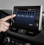 Urządzenie multimedialne z ekranem 9"
Obsługa Apple CarPlay i Android Auto